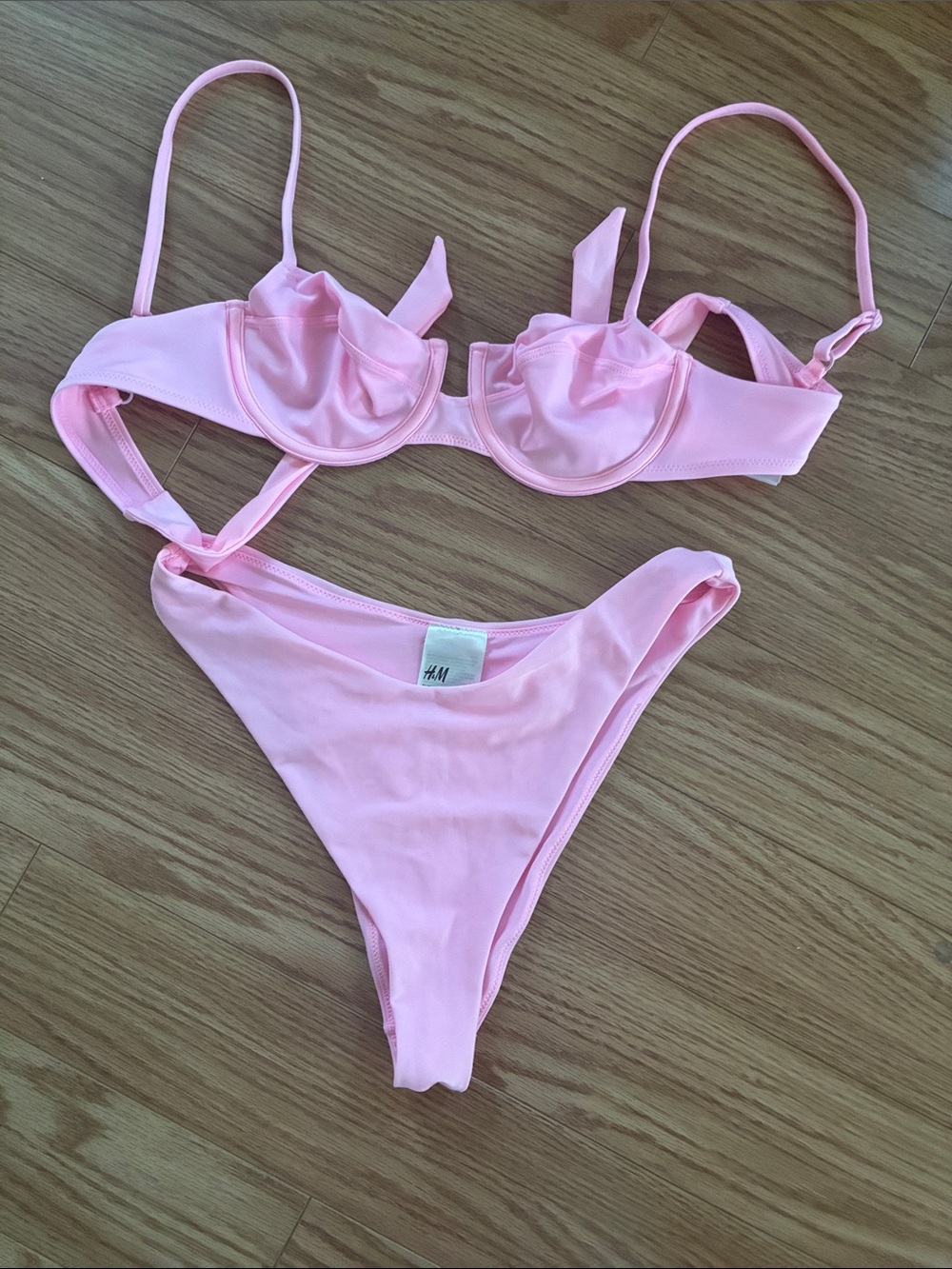 10/25$ 🧁 H&M Pink Underwire Bikini Set